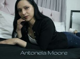 Antonela_Moore