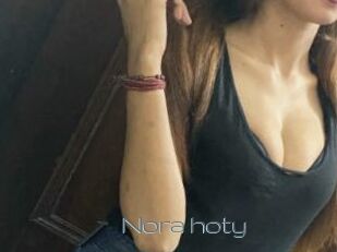 Nora_hoty