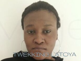 TWEKKING_LATOYA